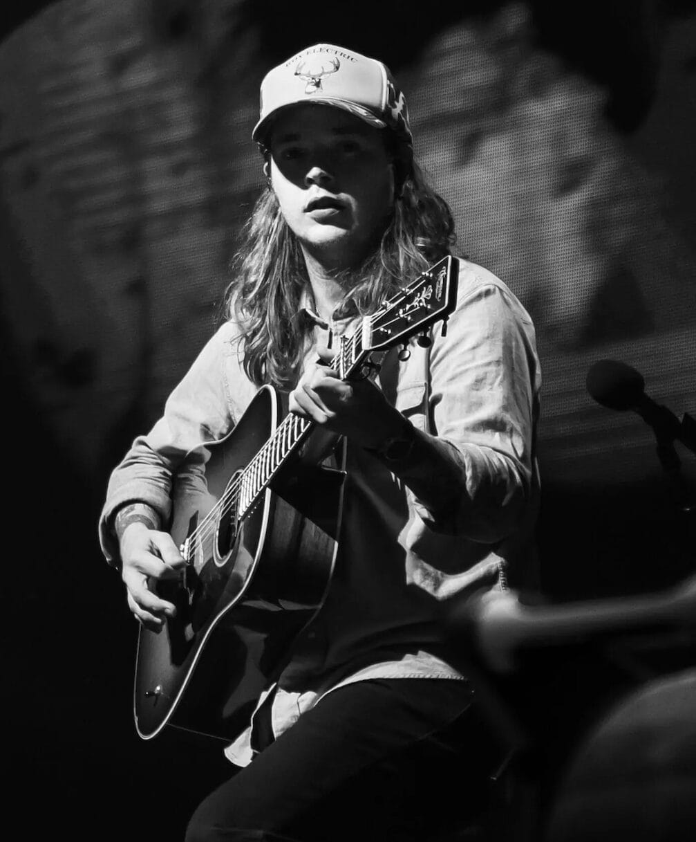 Watch: Billy Strings Debuts New Original “10,000 Miles From A Friend,” Welcomes Sierra Hull